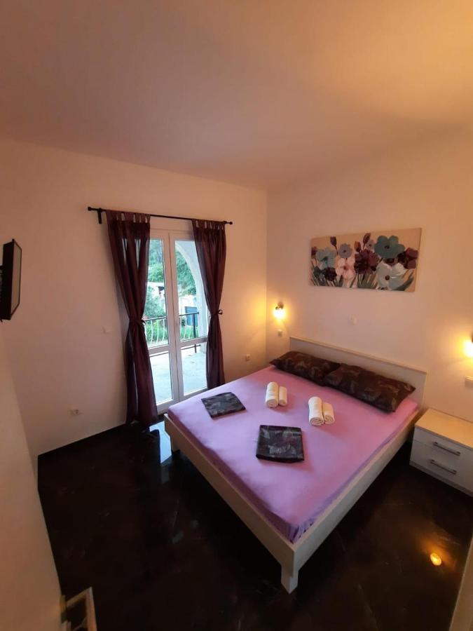 Apartments Pitarevic Saplunara Bagian luar foto