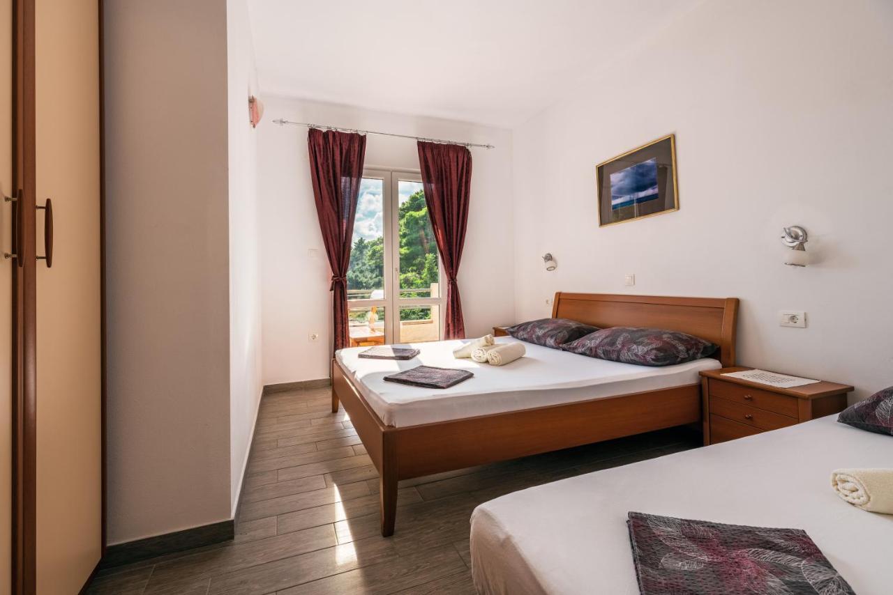Apartments Pitarevic Saplunara Bagian luar foto
